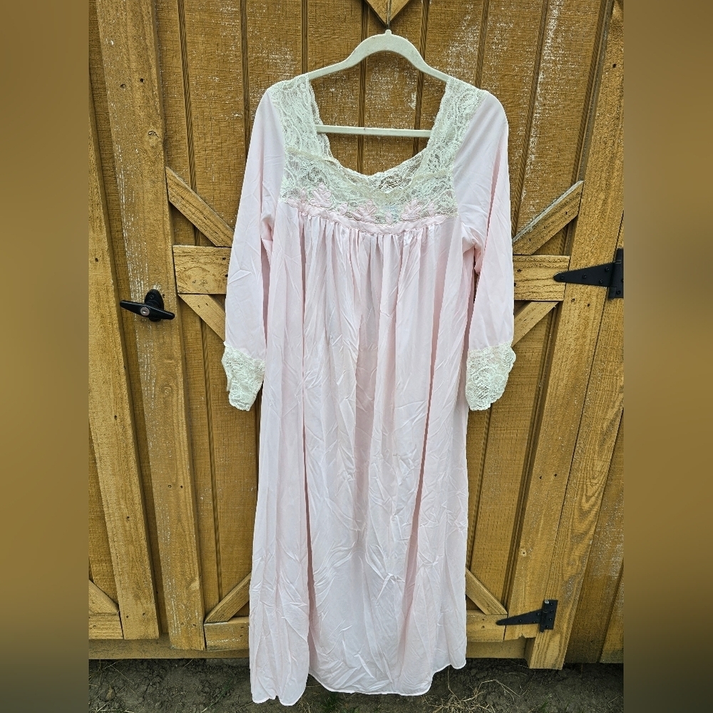 Chic Pastel Pink Lace Chemise